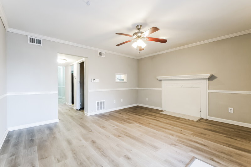 1,450/Mo, 5424 Park Pl Atlanta, GA 30349 Living Room View 2