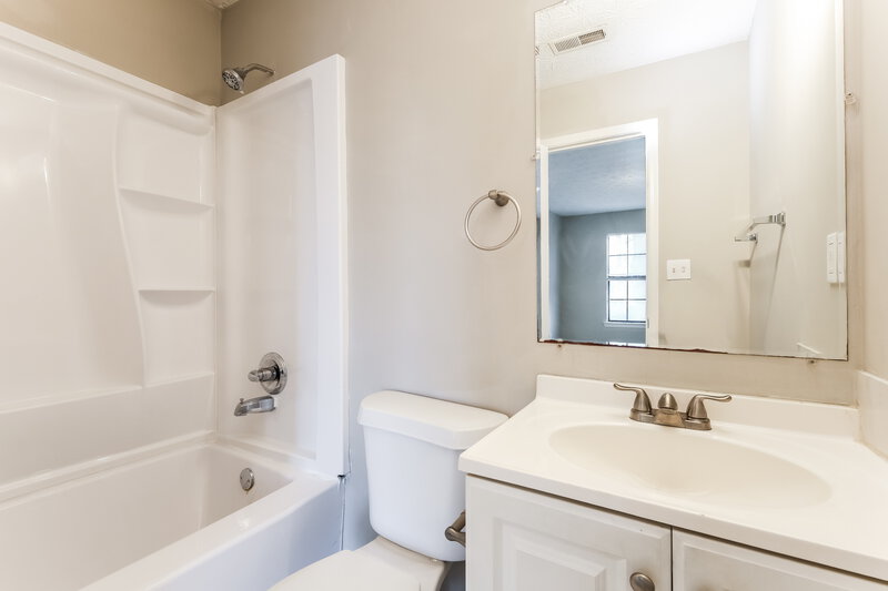 1,450/Mo, 5424 Park Pl Atlanta, GA 30349 Bathroom View