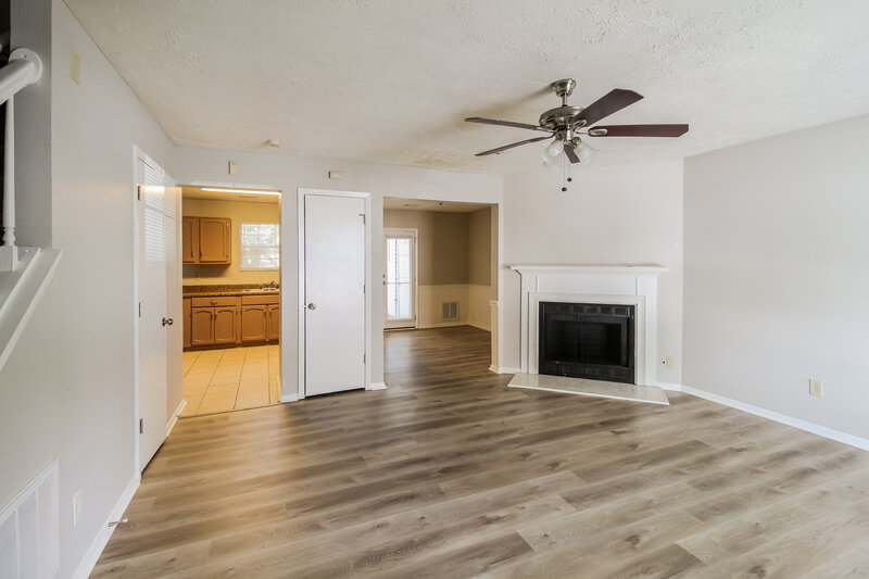 1,470/Mo, 5704 Wells Cir Stone Mountain, GA 30087 Living Room View 3