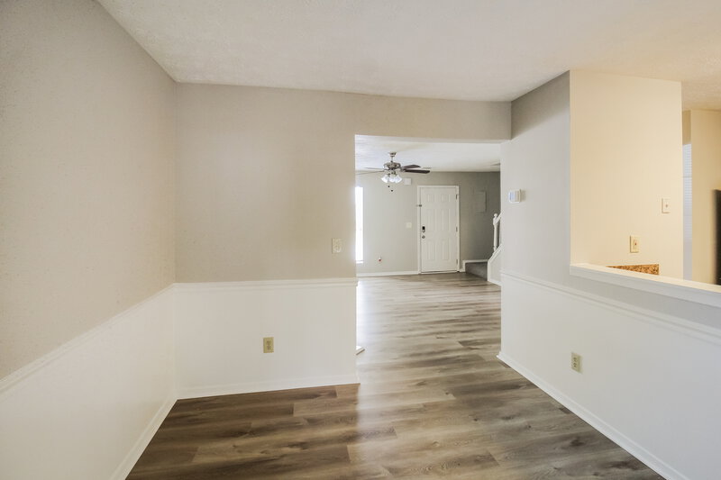 1,470/Mo, 5704 Wells Cir Stone Mountain, GA 30087 Dining Room View 2