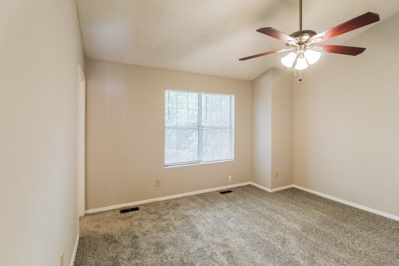 1,470/Mo, 5704 Wells Cir Stone Mountain, GA 30087 Main Bedroom View