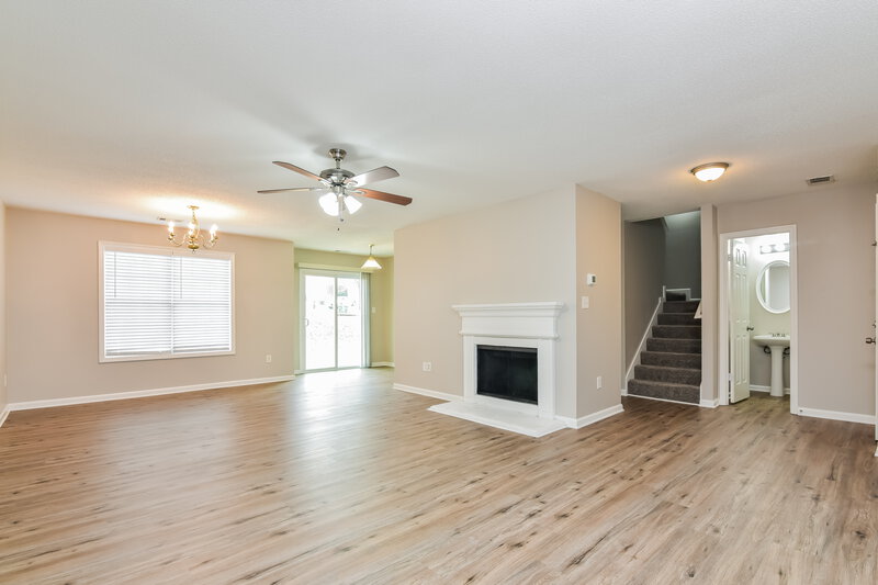 0/Mo, 6887 Mahonia Pl Lithonia, GA 30038 Living Room View
