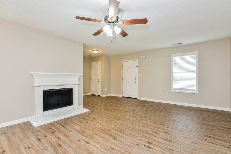 0/Mo, 6887 Mahonia Pl Lithonia, GA 30038 Living Room View 2