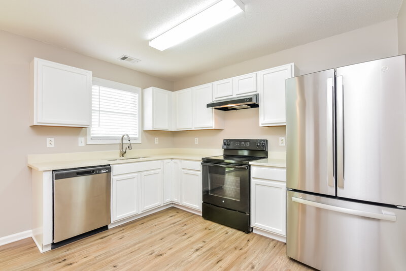 0/Mo, 6887 Mahonia Pl Lithonia, GA 30038 Kitchen View