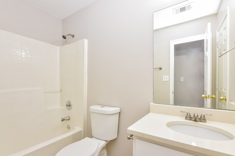 0/Mo, 6887 Mahonia Pl Lithonia, GA 30038 Bathroom View
