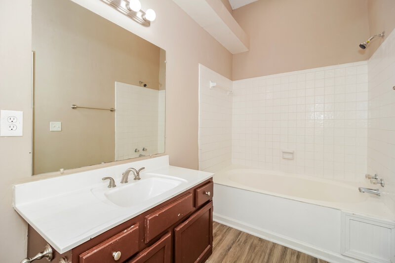 2,015/Mo, 4275 Cabretta Dr SE Smyrna, GA 30080 Main Bathroom View