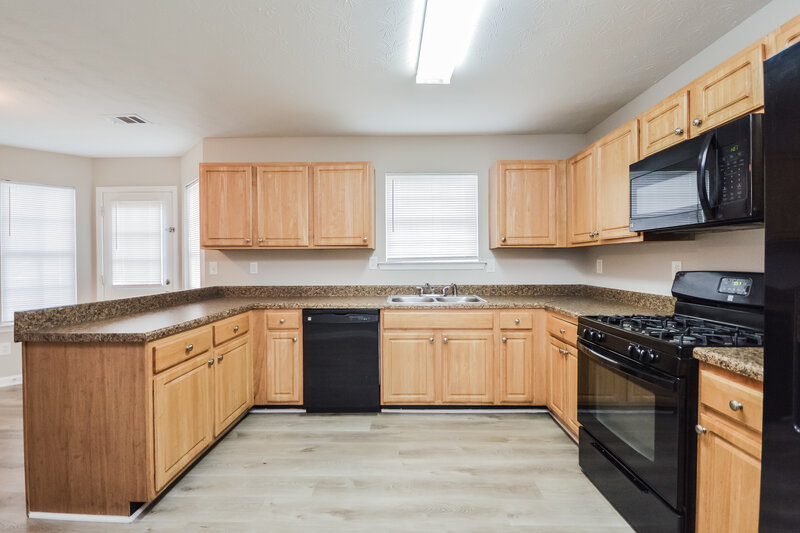 2,140/Mo, 95 Hazelhurst Dr Covington, GA 30016 Kitchen View