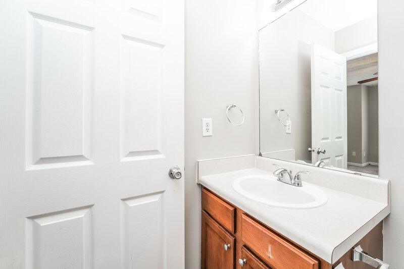 1,615/Mo, 3523 Waldrop Trl Decatur, GA 30034 Main Bathroom View 2
