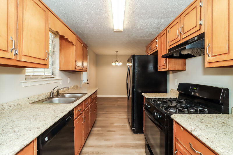 1,355/Mo, 71 Brooke Dr Dallas, GA 30157 Kitchen View
