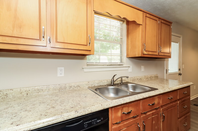1,355/Mo, 71 Brooke Dr Dallas, GA 30157 Kitchen View 2