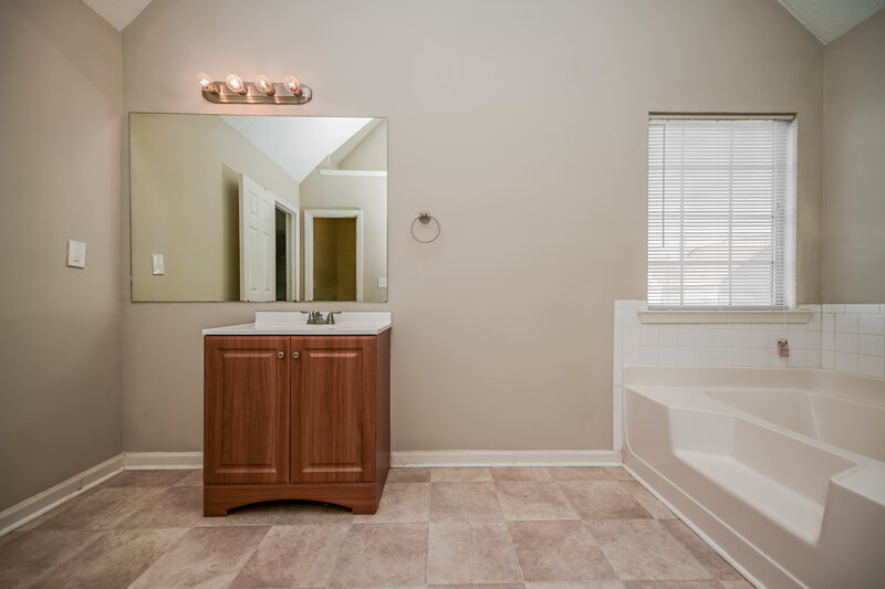 1,965/Mo, 140 Hazelhurst Dr Covington, GA 30016 Main Bathroom View 2