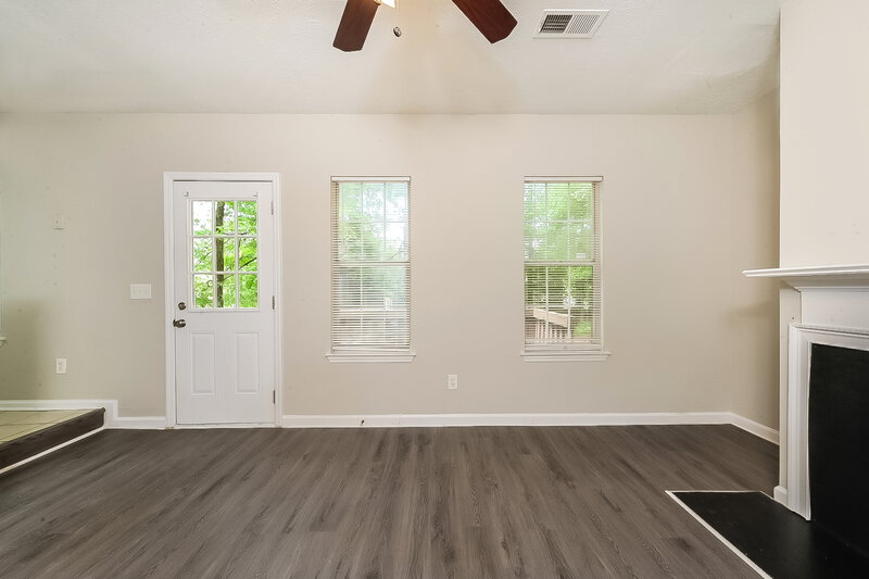 0/Mo, 2565 CLOUD LN Decatur, GA 30034 Living Room View 2