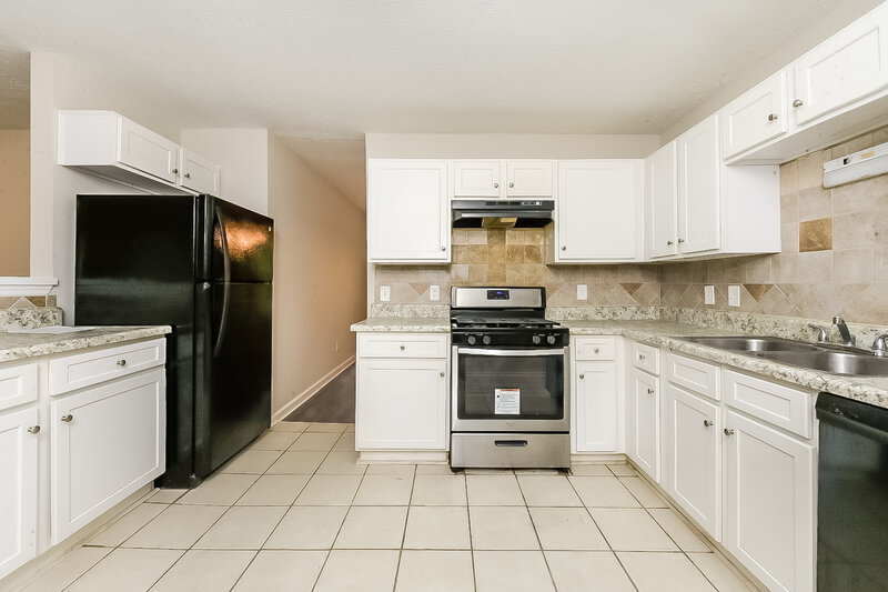 0/Mo, 2565 CLOUD LN Decatur, GA 30034 Kitchen View