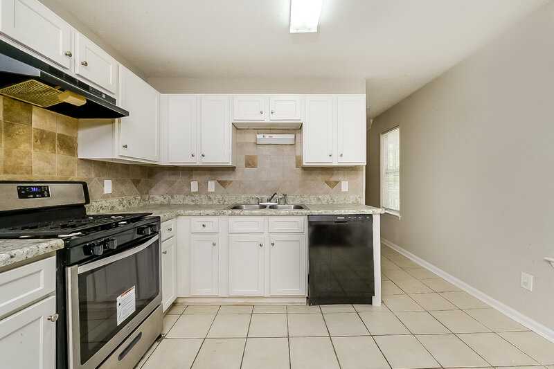 0/Mo, 2565 CLOUD LN Decatur, GA 30034 Kitchen View 2