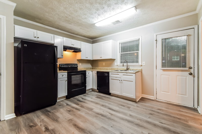 1,615/Mo, 988 Park Gate Pl Stone Mountain, GA 30083 Kitchen View 2