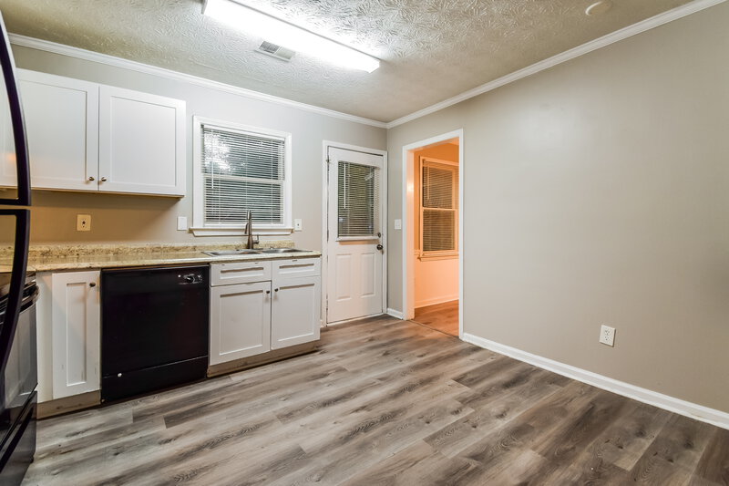 1,615/Mo, 988 Park Gate Pl Stone Mountain, GA 30083 Kitchen View 3