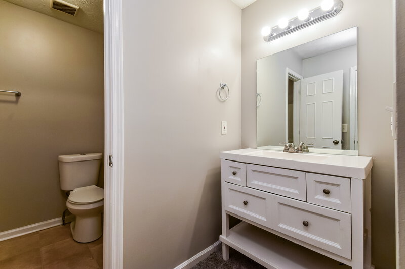 1,615/Mo, 988 Park Gate Pl Stone Mountain, GA 30083 Main Bathroom View