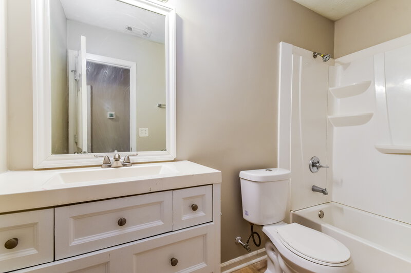 1,615/Mo, 988 Park Gate Pl Stone Mountain, GA 30083 Bathroom View