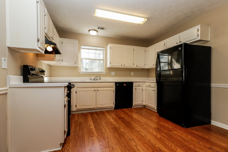 1,570/Mo, 10631 Cherry Cv Jonesboro, GA 30238 Kitchen View