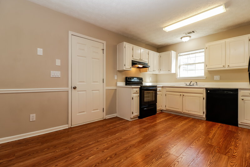 1,570/Mo, 10631 Cherry Cv Jonesboro, GA 30238 Kitchen View 2