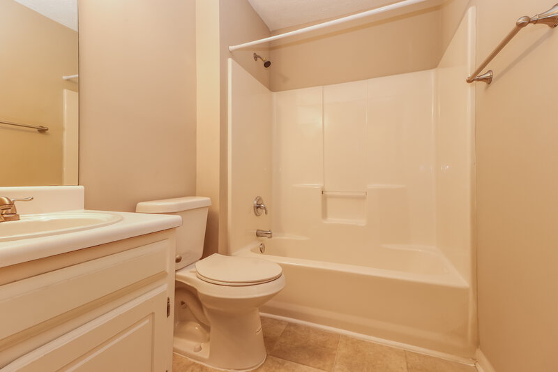 1,570/Mo, 10631 Cherry Cv Jonesboro, GA 30238 Bathroom View