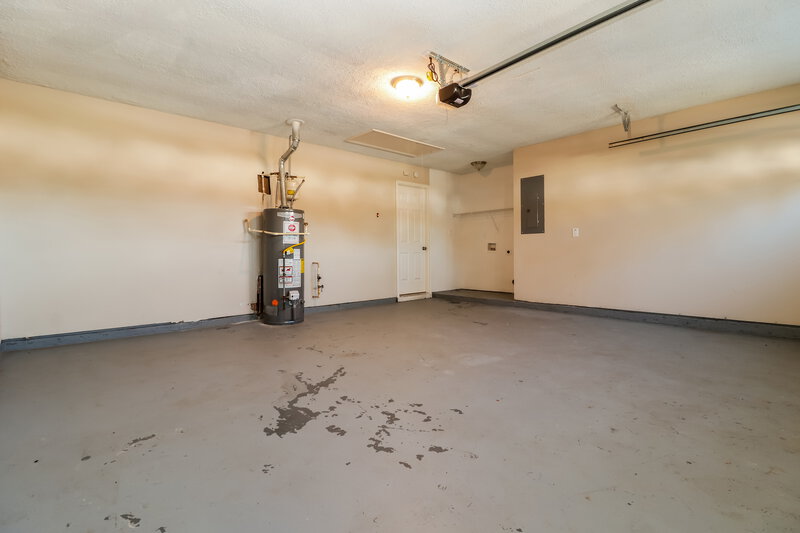 1,570/Mo, 10631 Cherry Cv Jonesboro, GA 30238 Garage View