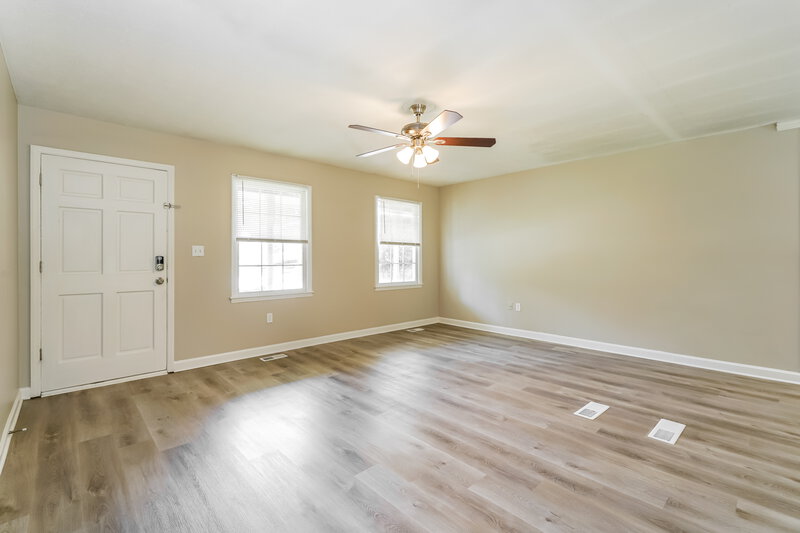 1,595/Mo, 3983 N SHELBY Lane Douglasville, GA 30135 Living Room View
