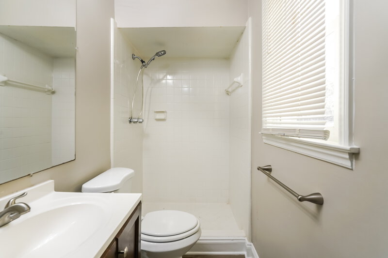 1,595/Mo, 3983 N SHELBY Lane Douglasville, GA 30135 Main Bathroom View