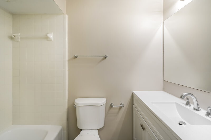 1,595/Mo, 3983 N SHELBY Lane Douglasville, GA 30135 Bathroom View