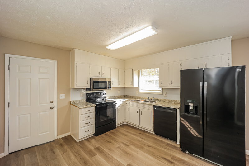 1,745/Mo, 7323 Mockingbird Trl Riverdale, GA 30274 Kitchen View