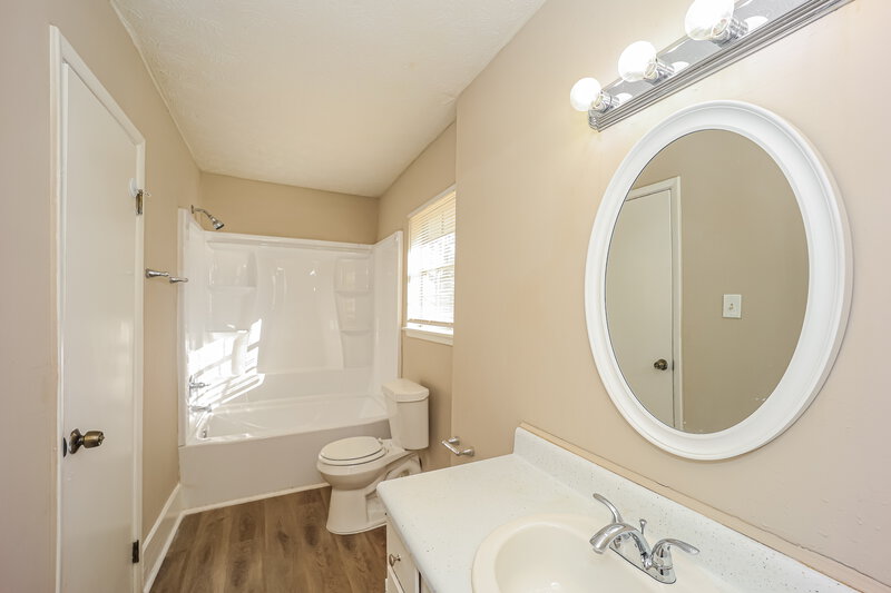 1,745/Mo, 7323 Mockingbird Trl Riverdale, GA 30274 Main Bathroom View