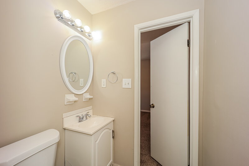 1,745/Mo, 7323 Mockingbird Trl Riverdale, GA 30274 Bathroom View