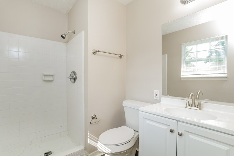 2,020/Mo, 5969 Twilight Trl Morrow, GA 30260 Main Bathroom View