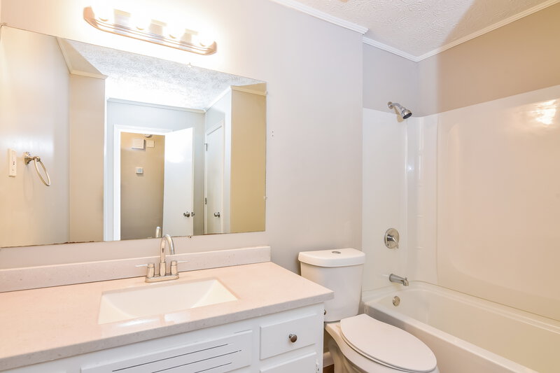 1,710/Mo, 6682 Cameron Rd Morrow, GA 30260 Main Bathroom View