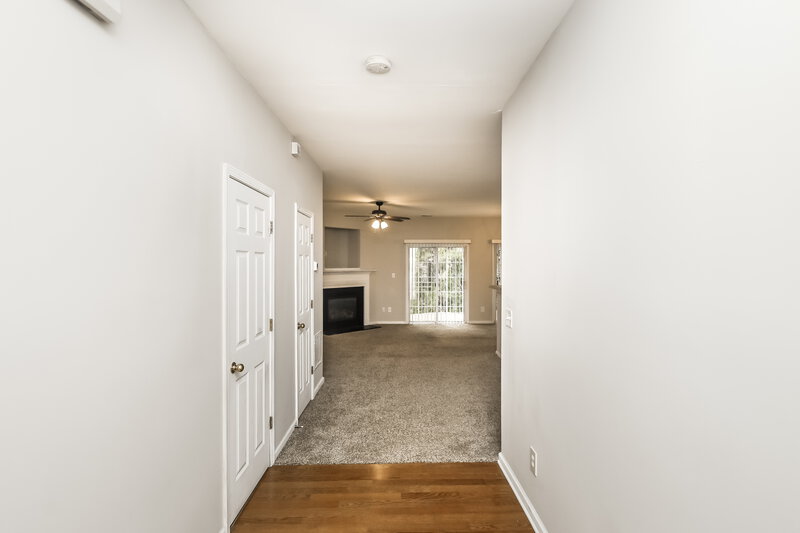 2,800/Mo, 713 Celeste Ln SW Atlanta, GA 30331 Foyer View