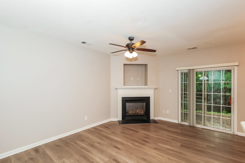 2,325/Mo, 713 Celeste Ln SW Atlanta, GA 30331 Living Room View