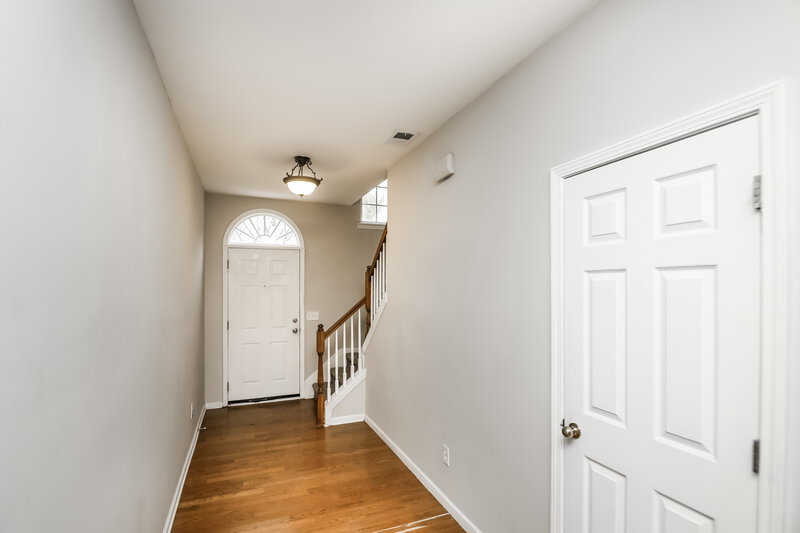 2,800/Mo, 713 Celeste Ln SW Atlanta, GA 30331 Foyer View 2