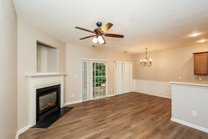 2,325/Mo, 713 Celeste Ln SW Atlanta, GA 30331 Living Room View 2