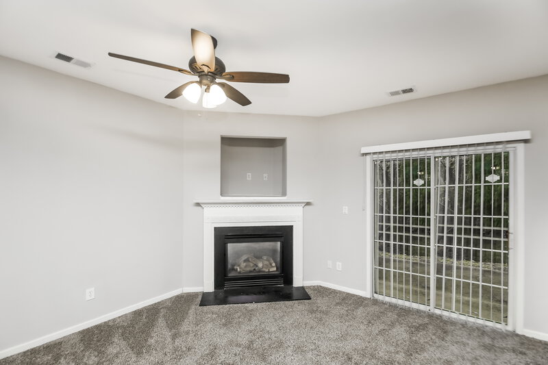 2,800/Mo, 713 Celeste Ln SW Atlanta, GA 30331 Living Room View