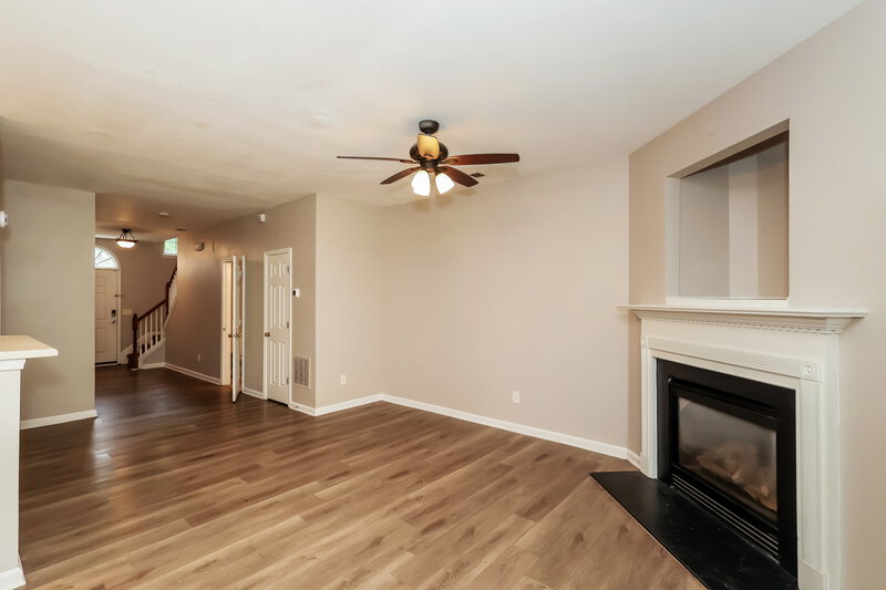 2,325/Mo, 713 Celeste Ln SW Atlanta, GA 30331 Living Room View 3