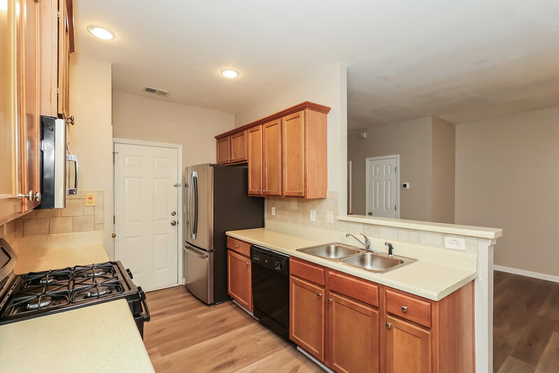 2,325/Mo, 713 Celeste Ln SW Atlanta, GA 30331 Kitchen View