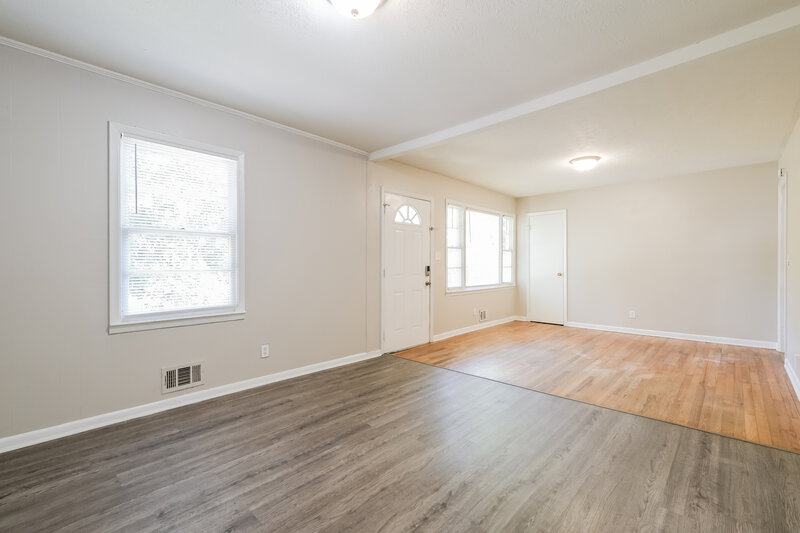 1,495/Mo, 6103 Blackhawk Trl SE Mableton, GA 30126 Living Room View