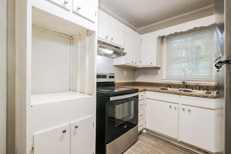 1,495/Mo, 6103 Blackhawk Trl SE Mableton, GA 30126 Kitchen View 2