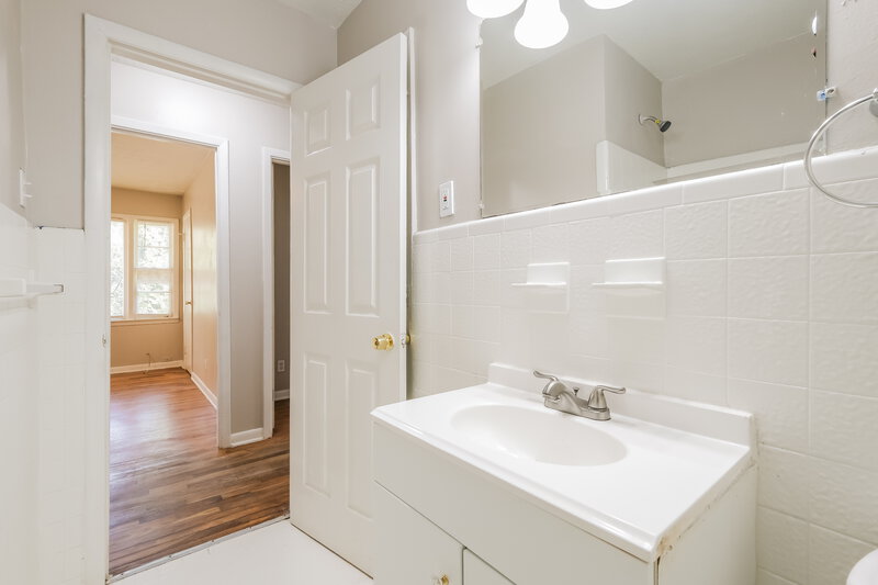 1,495/Mo, 6103 Blackhawk Trl SE Mableton, GA 30126 Bathroom View