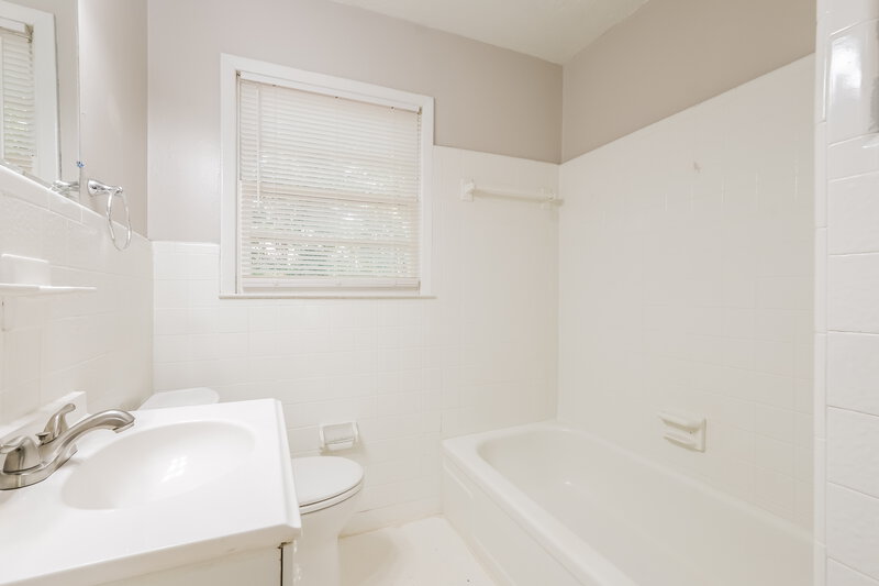 1,495/Mo, 6103 Blackhawk Trl SE Mableton, GA 30126 Bathroom View 2