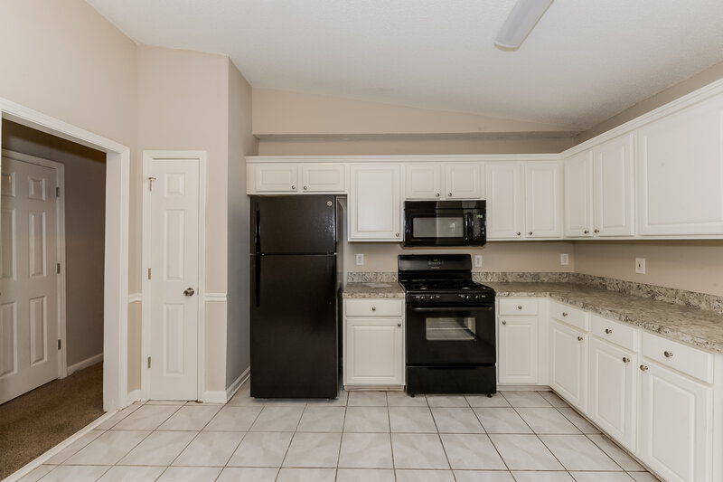 1,945/Mo, 3826 Dogwood Farm Rd Decatur, GA 30034 Kitchen View 2