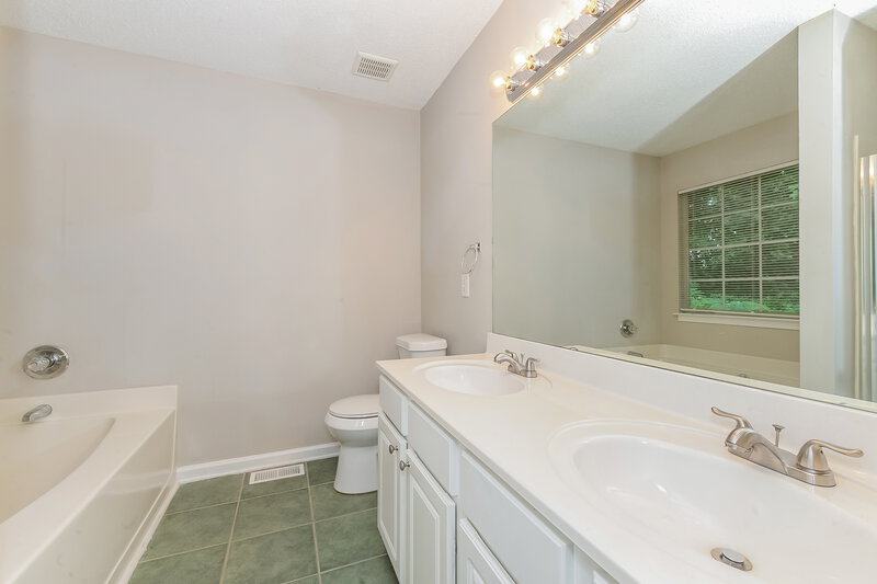 1,945/Mo, 3826 Dogwood Farm Rd Decatur, GA 30034 Master Bathroom View