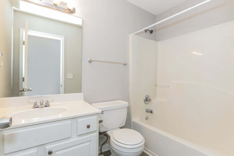 1,945/Mo, 3826 Dogwood Farm Rd Decatur, GA 30034 Bathroom View