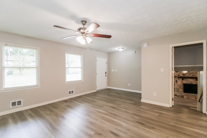 1,780/Mo, 6183 Fieldcrest Dr Morrow, GA 30260 Living Room View