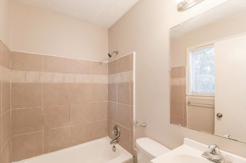 1,780/Mo, 6183 Fieldcrest Dr Morrow, GA 30260 Bathroom View